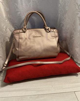 borsa con tracolla.