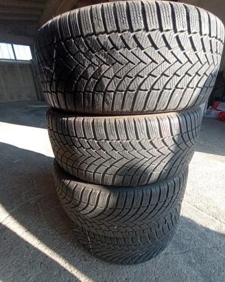 4 ruote 235/45/19 al 90%. Pneumatici invernali