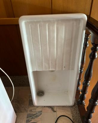 Lavabo vasca singola e gocciolatoio