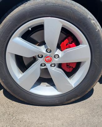 cerchi e gomme jaguar epace r19