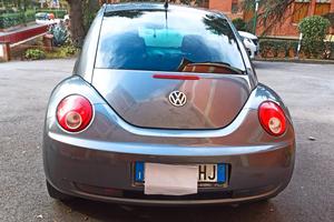 maggiolone volsvagen  grigio.      