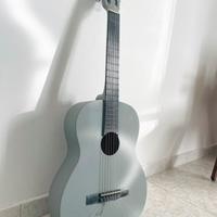 Chitarra Classica Grigia – In Buone Condizioni 🎸