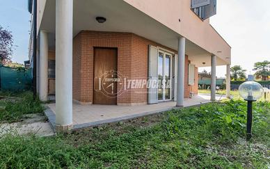 VILLETTA A SCHIERA CON GIARDINO IN CLASSE A