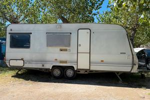 Roulotte Adria con veranda