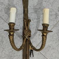 Applique Elegante in Ottone - Design a Torcia e Co