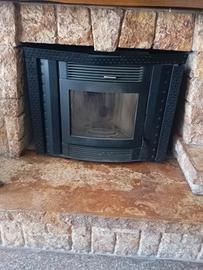 stufa pellet ad incasso per caminetto 