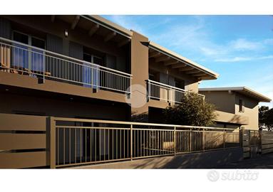 VILLA A SCHIERA CENTRALE A CREDARO