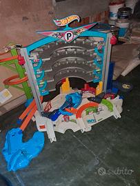 mega garage hotweels