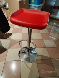 N. 3 sgabelli girevoli