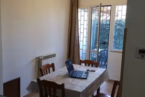Pomezia bilocale arredato con terrazzo privato