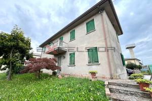 BOSCOCHIARO - VILLA SINGOLA CON DEPENDANCE E MAGAZ