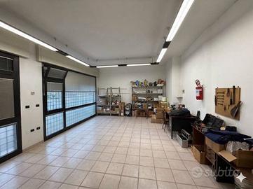 Mestre, zona Quattro Cantoni, negozio restaurato