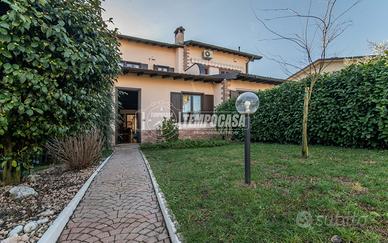 LURATE CACCIVIO - VILLETTA CON GIARDINO, TAVERNA E