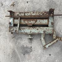 Taglia lamiera manuale da banco Buzzetti – vintage