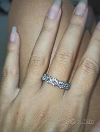 Anello con brillantini