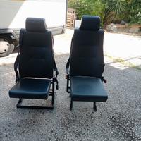 coppia di sedili in pelle con pistone e ribaltabil