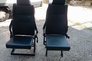 coppia di sedili in pelle con pistone e ribaltabil