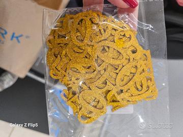 GoldRock Coriandoli per Compleanno, Decorazioni