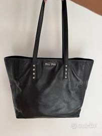 Borsa Miu Miu shopping tote in pelle nera