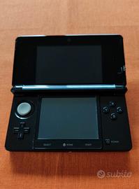 Nintendo 3DS con Banca Pokémon e Pokétrasferitore 