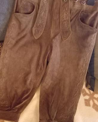 Lederhosen pantaloni tipici tirolesi