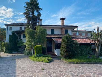 Ristorante con appartamento e casa su tre piani