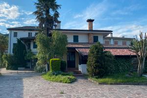 Ristorante con appartamento e casa su tre piani