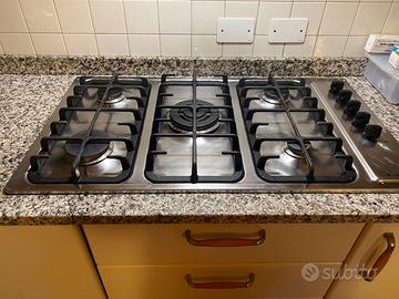 Piano cottura 5 fuochi griglia in ghisa