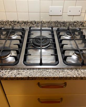 Piano cottura 5 fuochi griglia in ghisa