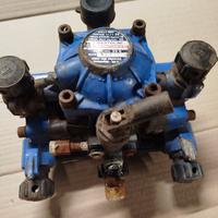 Pompa Bertolini 25s.

Ferma da parecchi anni-- da 