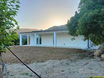 Villino con uliveto a 2 km dal mare di VILLASIMIUS