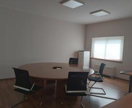 Ufficio doppio ingresso