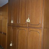 DUE ARMADI IN LEGNO PER VESTITI E BIANCHERIA