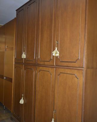 DUE ARMADI IN LEGNO PER VESTITI E BIANCHERIA