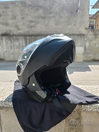 Casco modulare Airoh.