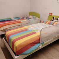 letti singoli con reti senza materassi 