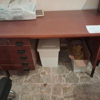 arredi ufficio e piccolo lavello