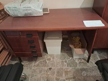 arredi ufficio e piccolo lavello