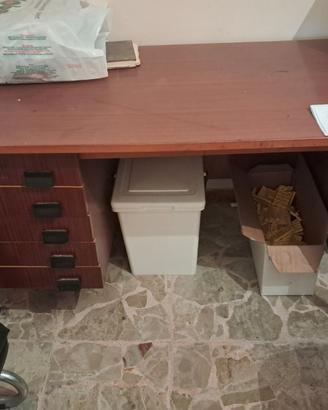arredi ufficio e piccolo lavello