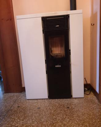 Stufa a pellet Ravelli bianca