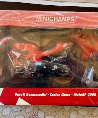 Minichamps Ducati Desmo16 Carlos Checa 2005