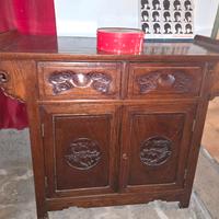 Credenzina orientale in legno massello con intagli