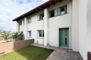 VILLA A SCHIERA A REANA DEL ROJALE