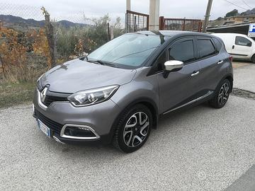  Renault Captur  r-link
