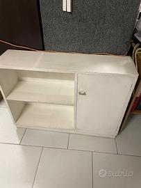 Mobiletto a giorno con anta