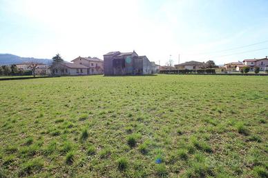 Terreno di 5327 m² a Trissino