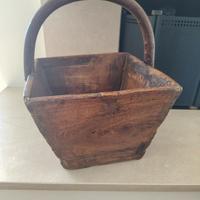 Cesta antica porta legna del Trentino Alto Adige.