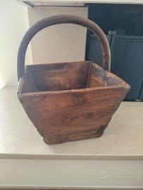 Cesta antica porta legna del Trentino Alto Adige.