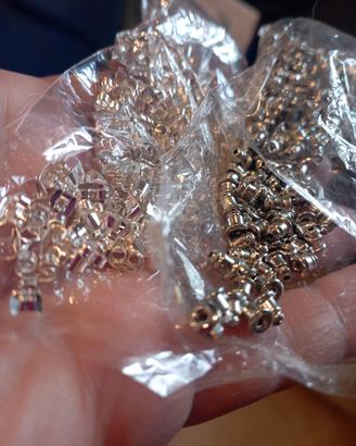 chiusure metalliche per orecchini