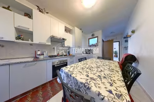 APPARTAMENTO CON TERRAZZO PRIVATO E GARAGE
